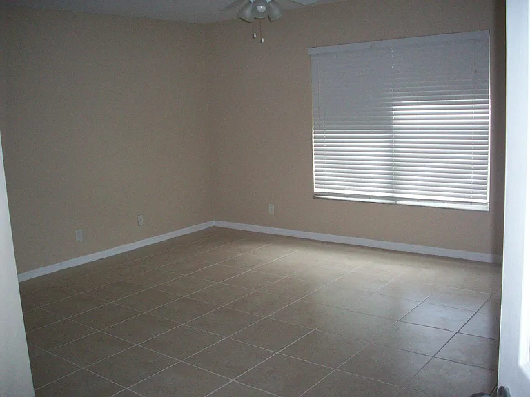 1862 SW Grant Ave — Photo 3