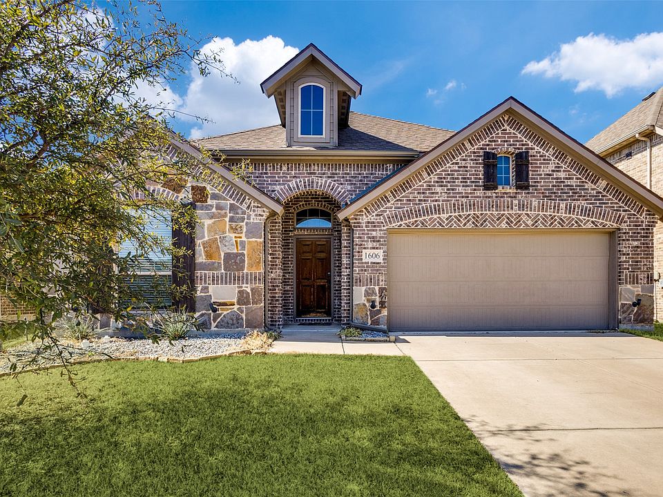 1st image of 1606 De Berry Ln