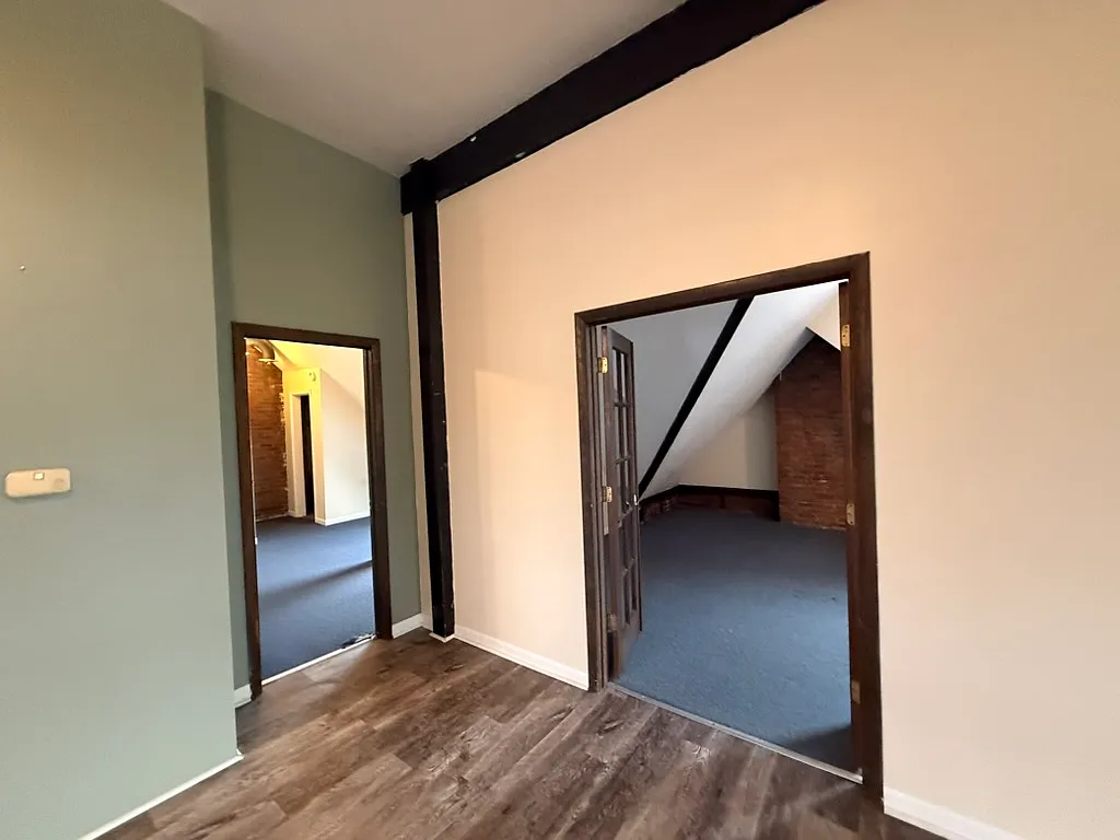 Newly Renovated Beautiful 2 BD — Photo 4