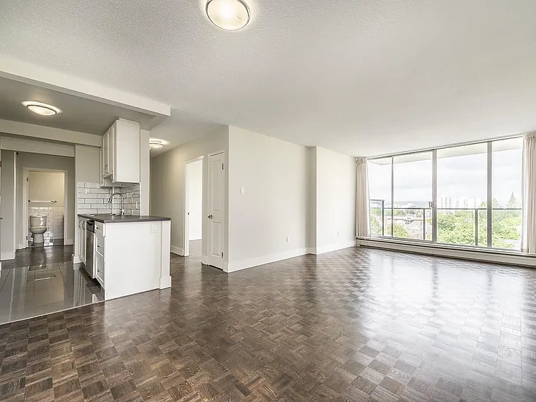 350 Douglas St — Photo 61