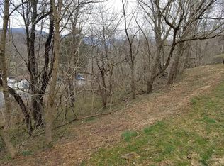 6918 Highfields Farm Dr, Roanoke, VA 24018