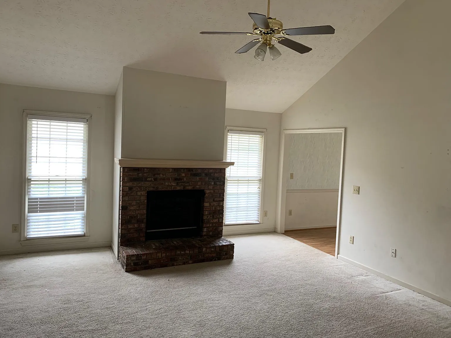 7079 Stoneybrook Dr — Photo 2