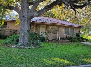 314 S Promenade St, Hallettsville, TX 77964