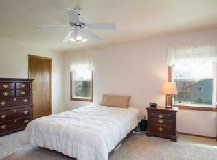 941 E Mary Ln, Oak Creek, WI 53154