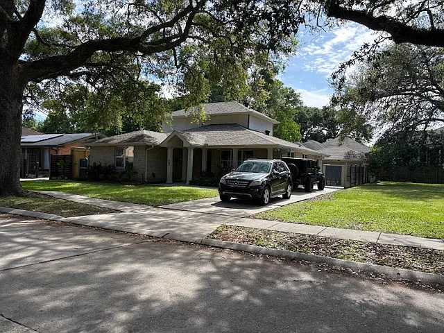 5420 Charlotte Dr