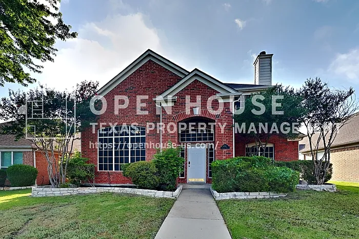 6916 Chateau Dr — Photo 1