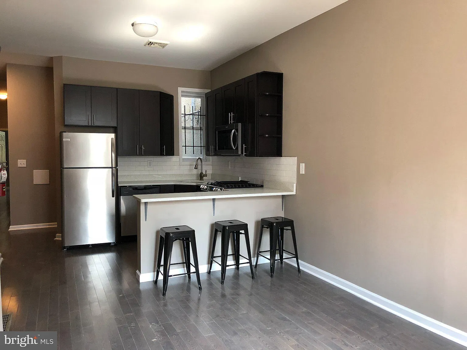 4 bed, 2.0 bath, 2283 sqft, $2,200 — Photo 1