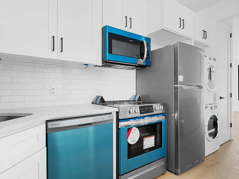 245 S 3rd St #2L — Photo 2