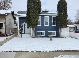 1318 S Newcastle Trl, Drumheller, AB T0J0Y2
