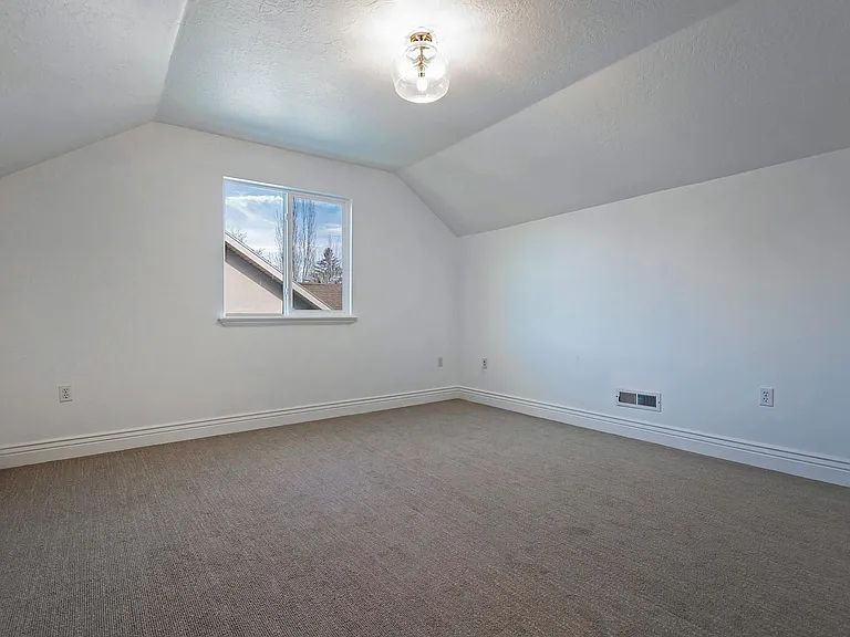 75 N 200 E — Photo 25