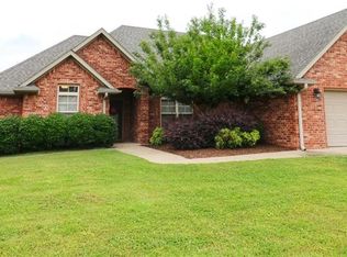 307 Hindman Dr, Prairie Grove, AR 72753