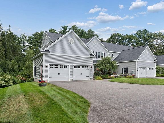 3rd image of 43 Chamberlain Way #43