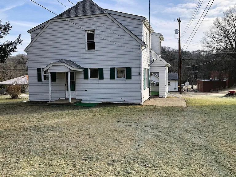 144 School St — Photo 26