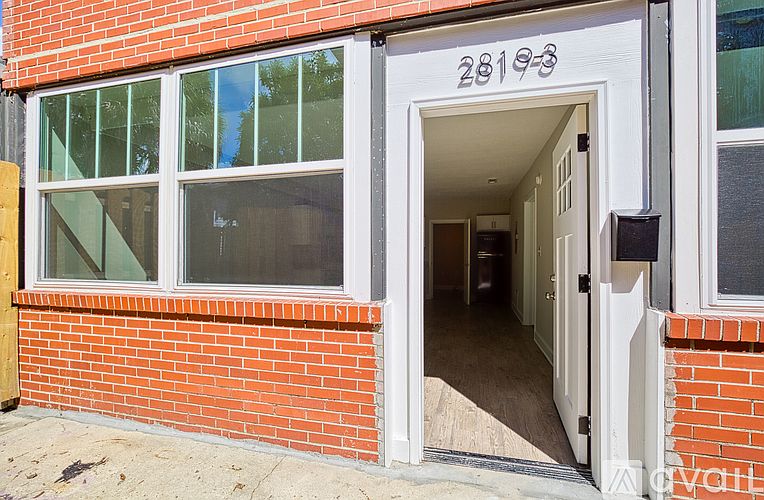 1st image of 2819 Oak St #3