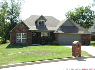 2028 W 4th Pl, Claremore, OK 74017