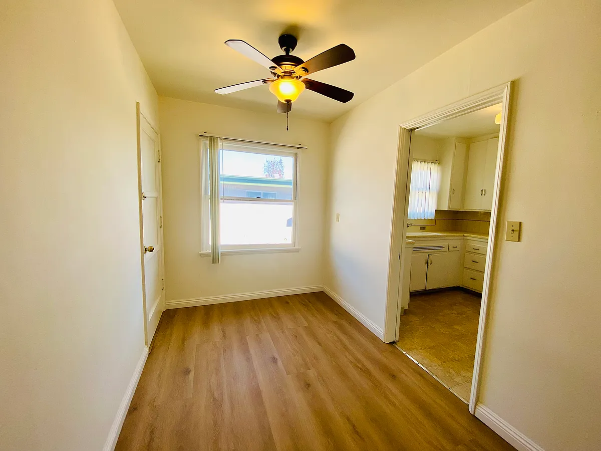 Building Photo - 2319 Merton Ave #4