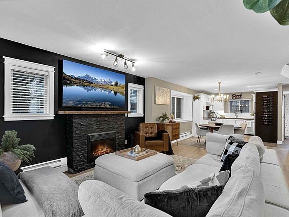 3rd image of 13368 72nd Ave #101