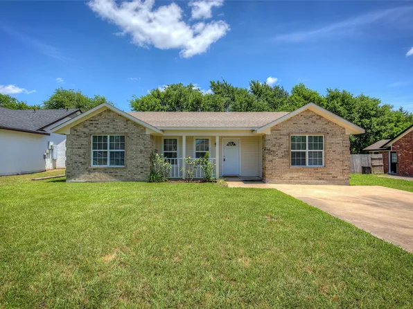 1003 Solomon Dr, Commerce, TX 75428