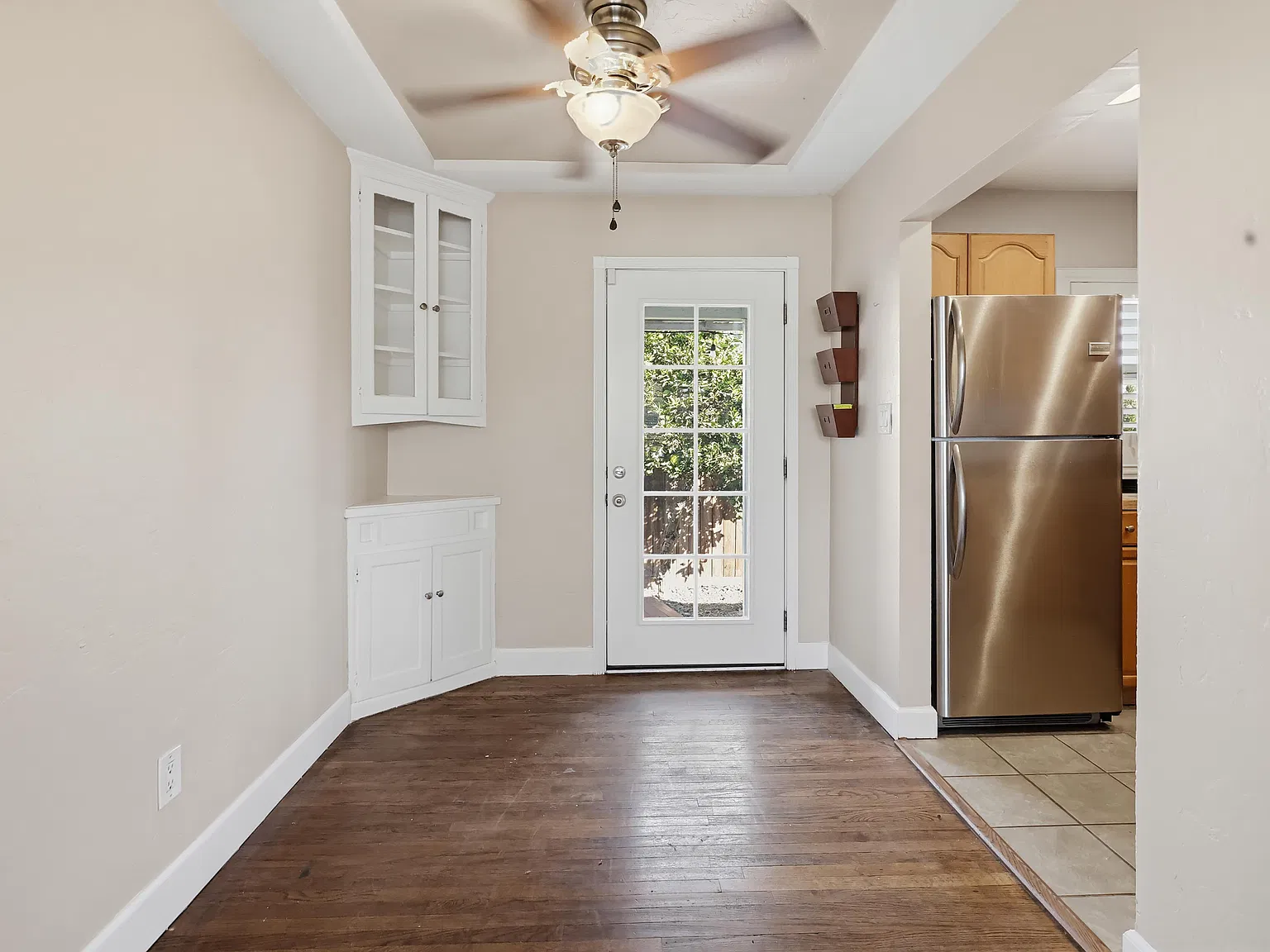 3 bed, 900 sqft, $3,950 — Photo 3