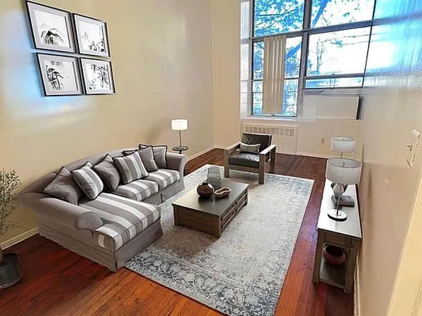 6120 Woodside Ave APT 1P, Flushing, NY 11377