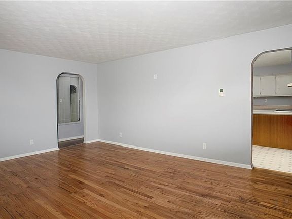 3rd image of 8305 S Snyder Ave