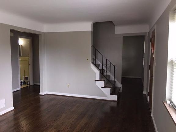 4th image of 4941 Charlemar Dr