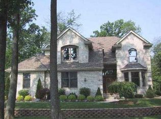 21804 Westcroft Dr, Grosse Ile, MI 48138