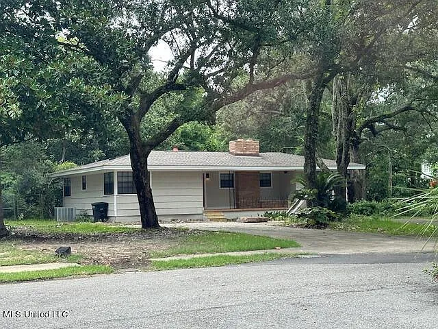3 bed, 2.0 bath, 1800 sqft, $2,400 — Photo 3