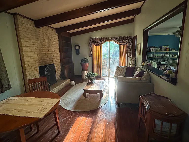 2906 Branchwood Dr — Photo 2
