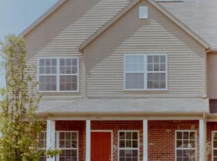 587 Clayton Cir, Sycamore, IL 60178