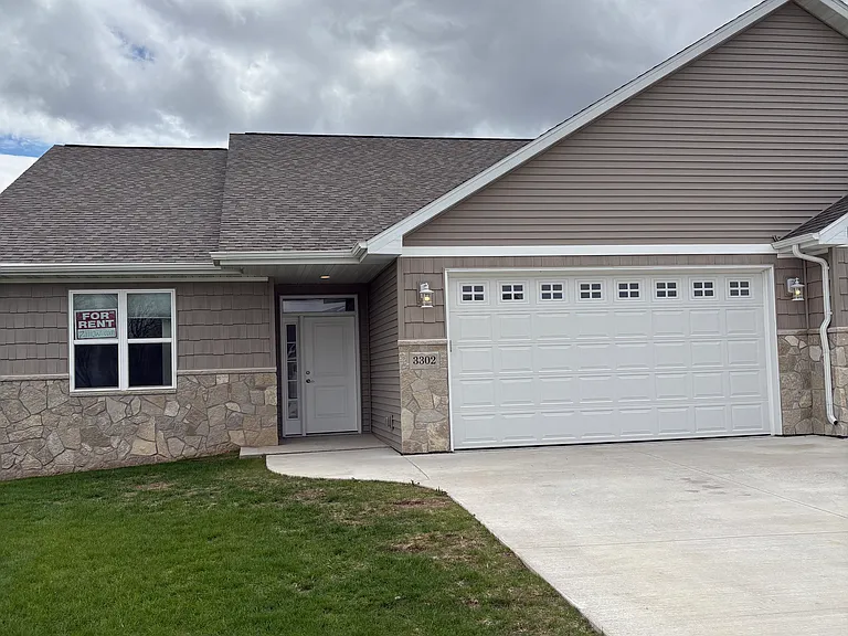 3302 Ridgecrest Ln — Photo 2