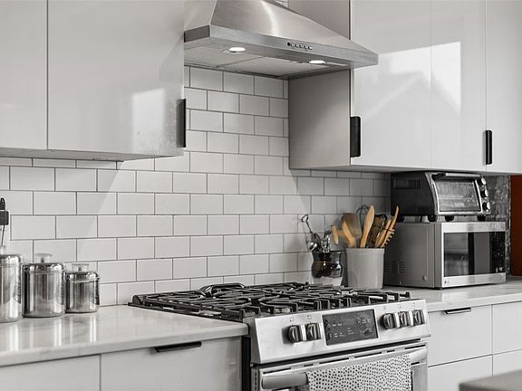 5th image of 5229 Duncan St