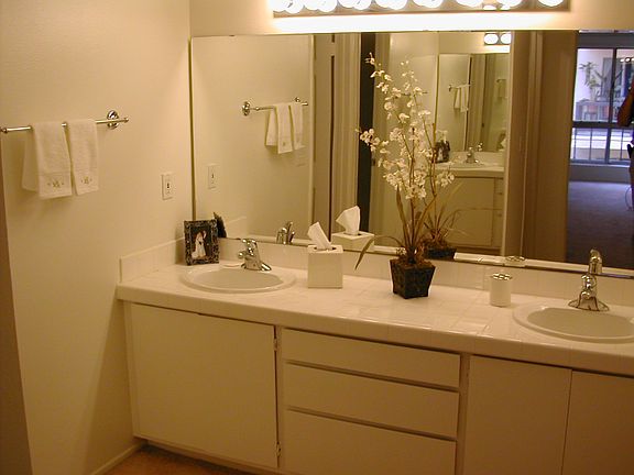 4th image of 1127 E Del Mar Blvd APT 124