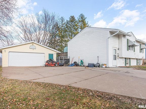 2nd image of 2530 W 55th St
