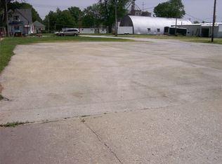 112 N Spruce St, Nokomis, IL 62075