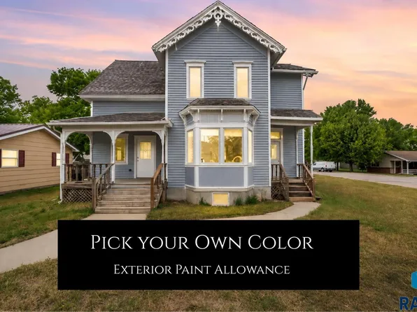 389 N Walnut Ave, Parker, SD 57053