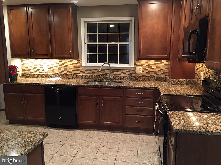 5205 Pumphrey Dr — Photo 4