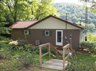 1094 River Dr, Franklin, PA 16323