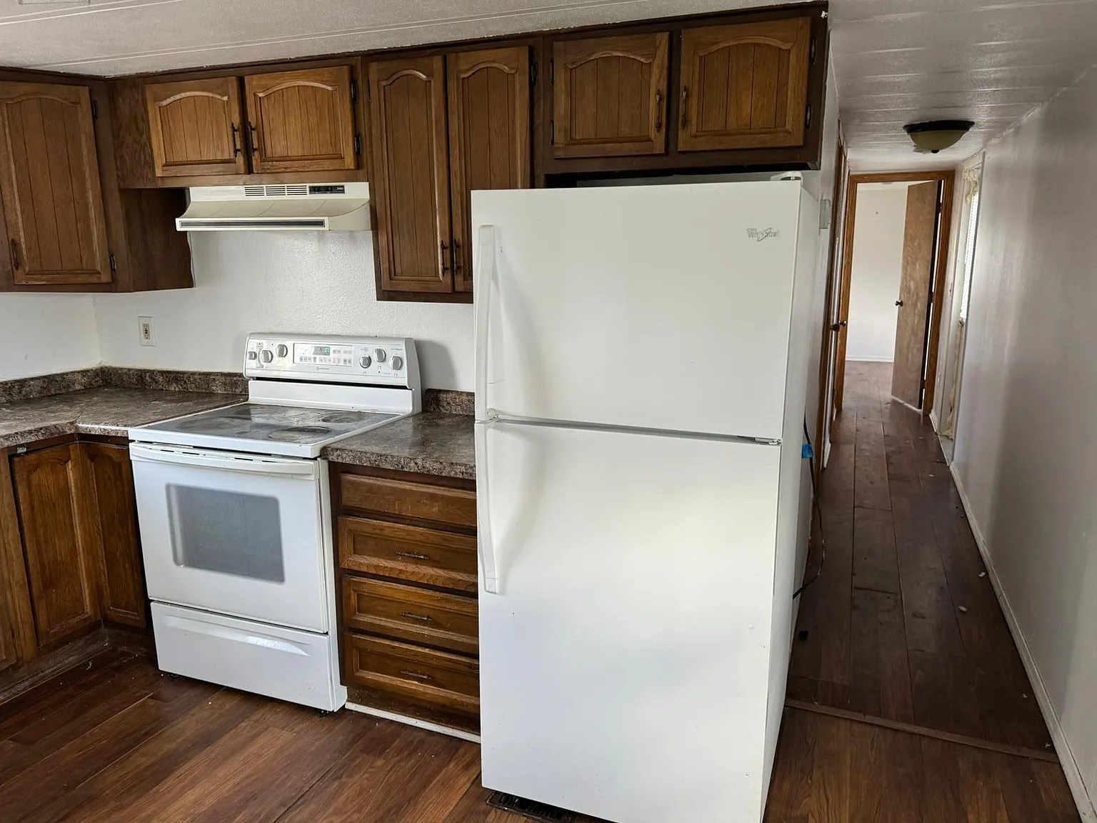3 bed, 1250 sqft, $1,975 — Photo 2