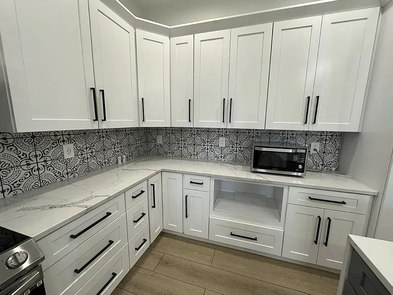 319 W West St — Photo 28