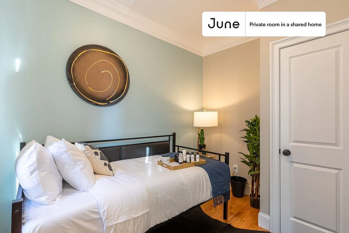 Twin bedroom in 3 bed/1 bath home in North End #277 C — Photo 1