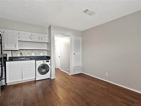 2nd image of 2401 Manor Rd APT 216