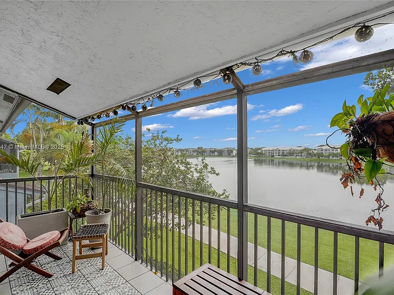 2737 S Oakland Forest Dr #204 — Photo 3