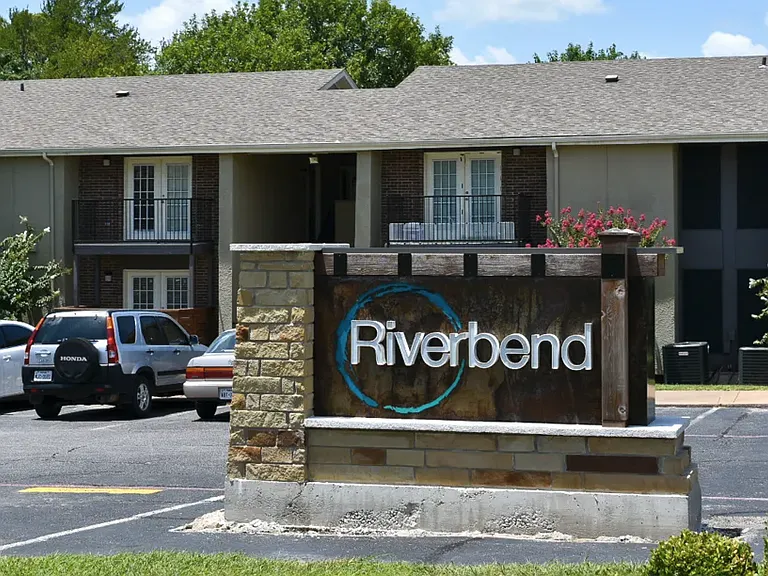 Riverbend Apartments — Photo 1