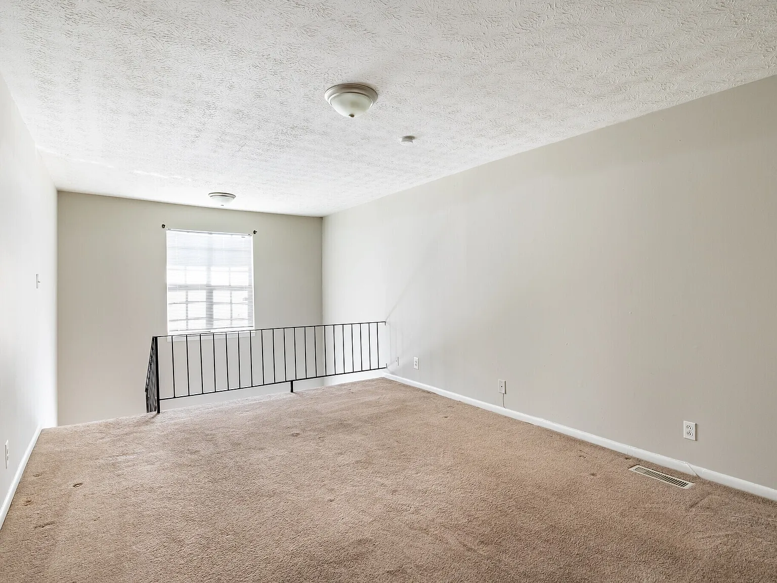 Ingleside Terrace — Photo 3