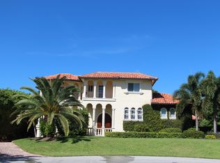 4 Marguerita Dr, Sewalls Pt, FL 34996