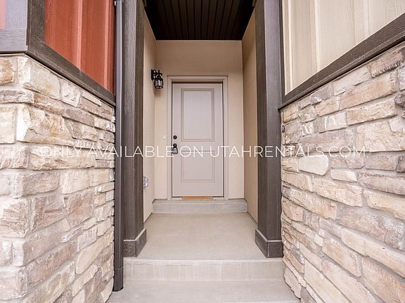 3rd image of 648 N Old Fort Dr