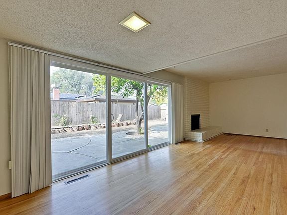 4th image of 320 Manzanita Ave