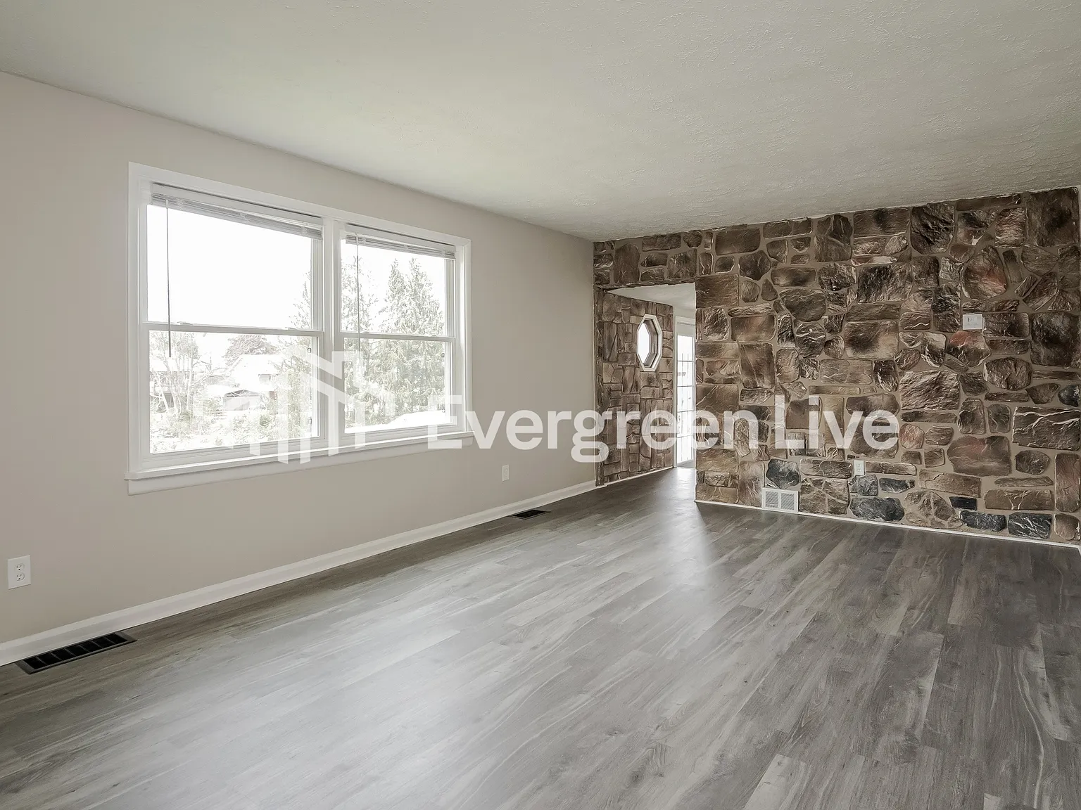 2 bed, 1.5 bath, 2480 sqft, $1,745 — Photo 4