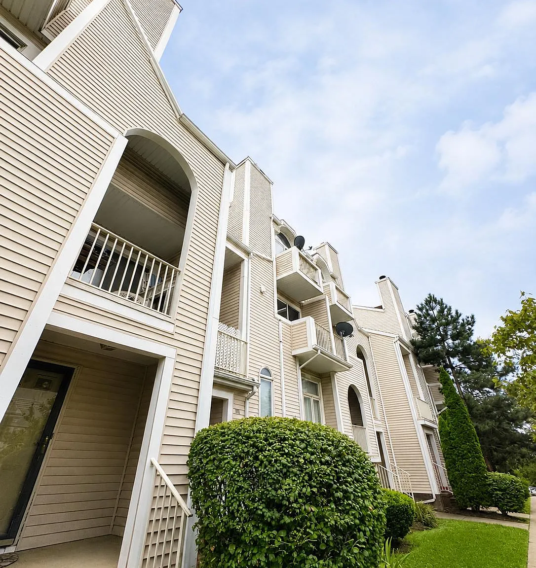 2 bed, 1.5 bath, 1370 sqft, $2,750 — Photo 1